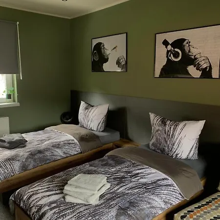 Gaestezimmer In Einer Thiele In *